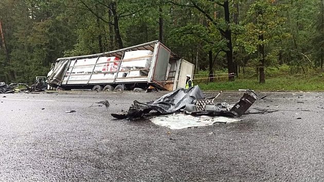 Tragiczny wypadek nieopodal Białegostoku. Kobieta wciąż walczy o życie