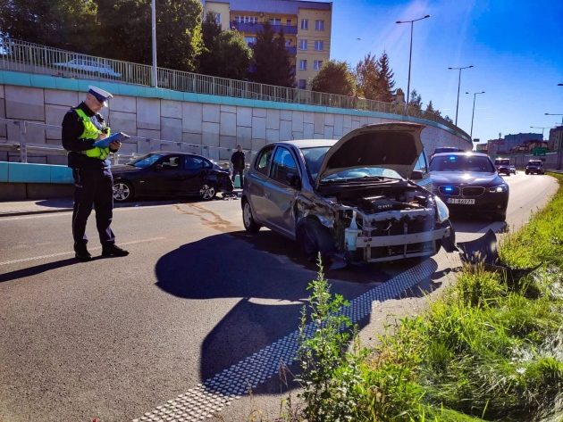 Wypadek na al. Niepodległości. Są utrudnienia w ruchu