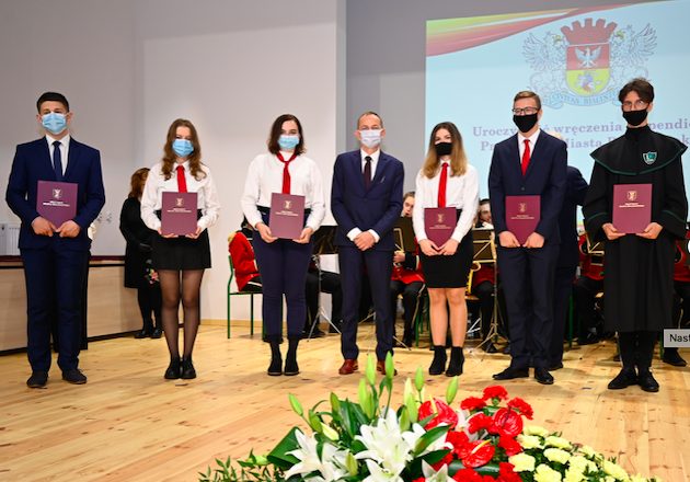 Wygrywali olimpiady, stworzyli rękawicę rehabilitacyjną czy drona. Zostali docenieni