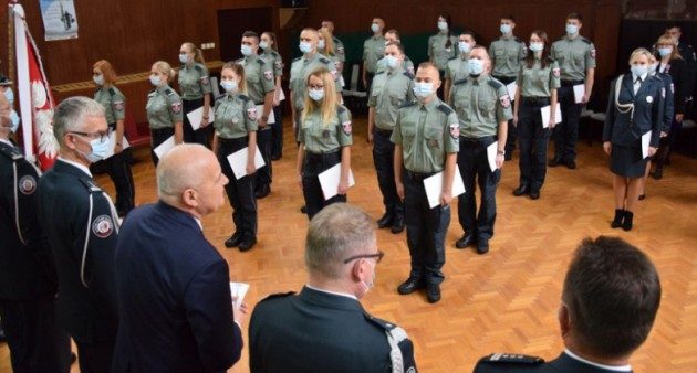 Nabór do służby w KAS. Ślubowanie złożyło 20 nowych funkcjonariuszy