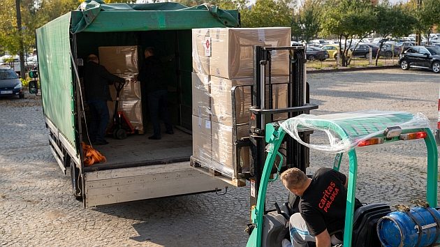 Kolejne pakiety ratunkowe dla uchodźców. Przygotowała je Polska 2050 i Caritas
