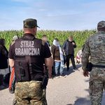 Policjanci zatrzymali kolejne osoby przewożące imigrantów