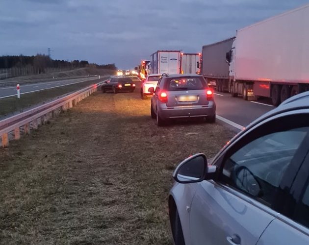 Wypadek na S8. Śmiertelnie potrącono mężczyznę 