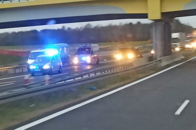 Kraksa na S8. Sprawca pozostawił auto i uciekł