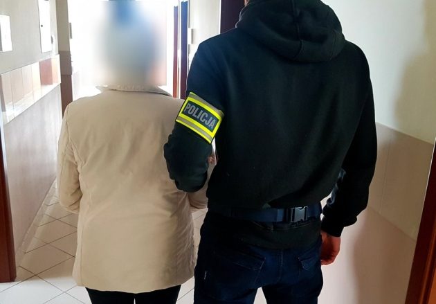 62-latka ukradła saszetkę z pieniędzmi. Zanim złapała ją policja, zdążyła wydać 2 tys. zł