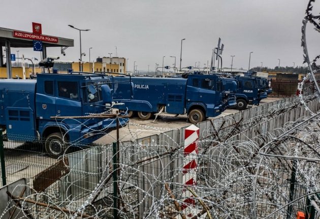 Noc na granicy. Siłowe próby i atak na policjantów