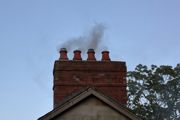 Smog nie odpuszcza. Białostoczanie składają mniej wniosków o wymianę kopciuchów