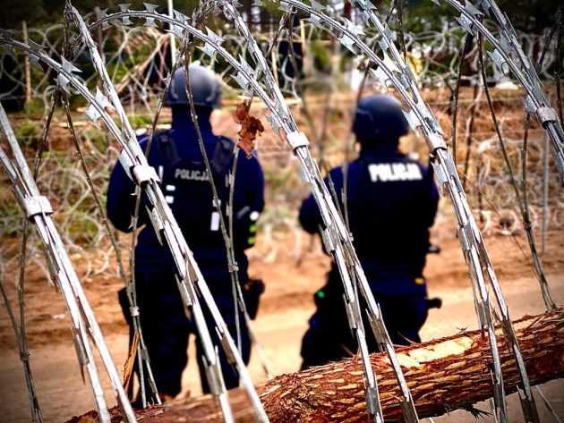 Pomoc migrantom w przekraczaniu granicy. Wpada coraz więcej kurierów