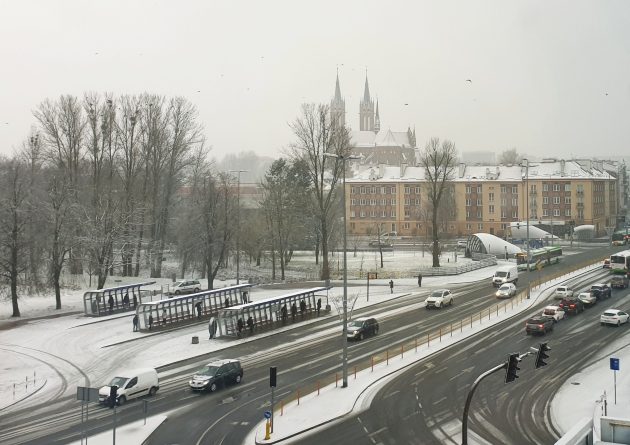 Zima w natarciu. Truskolaski uruchomił akcję interwencyjną na drogach