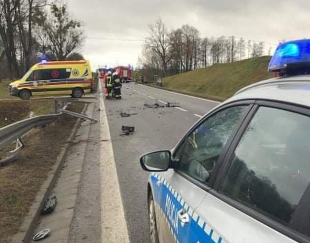 Śmiertelny wypadek na krajowej 61. Zginął młody mężczyzna