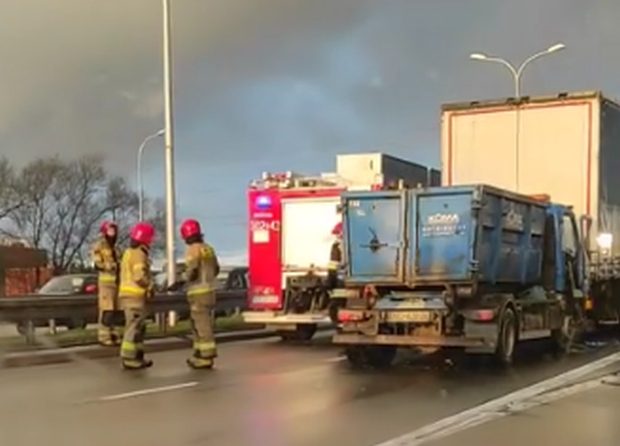 Kraksa na ul. Andersa. Zablokowany był wylot na Warszawę