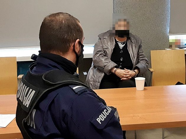 67-latka ukradła telefon i 100 zł. Grozi jej do 5 lat pozbawienia wolności