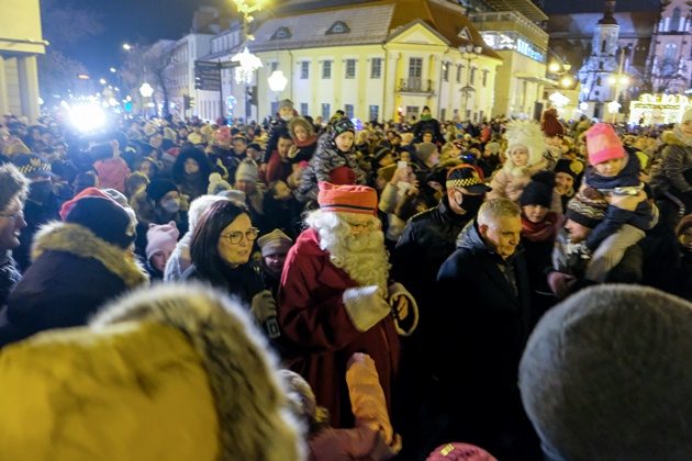 W świątecznym Białymstoku tłumy przywitały Mikołaja z Rovaniemi [ZDJĘCIA]