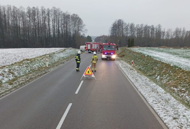 Wypadek na trasie Korycin-Janów. Auto wpadło w poślizg