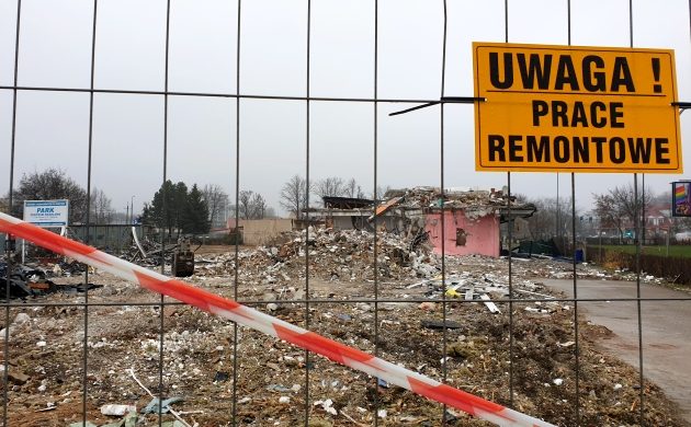 Prace rozbiórkowe koło dworca. Po centrum handlowym "Park" zostały gruzy [ZDJĘCIA]