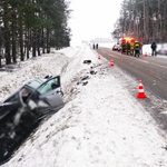 Wypadek. Trzy osoby, w tym dwoje dzieci, przetransportowano do szpitala 