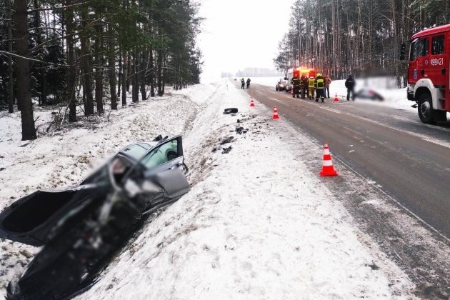 Wypadek. Trzy osoby, w tym dwoje dzieci, przetransportowano do szpitala 