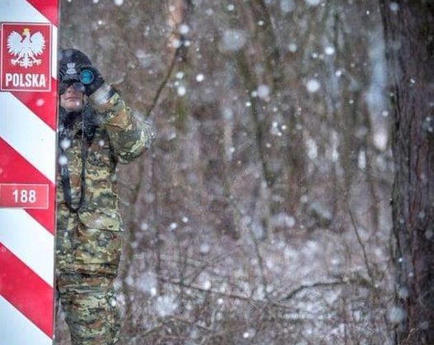 Migranci na widok polskich patroli wycofują się. Nikt nie próbował przekroczyć granicy