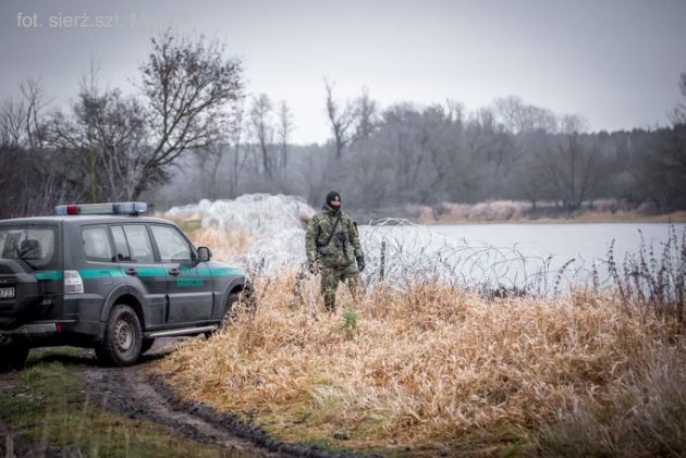 Imigranci przeszli z Białorusi do Polski po zamarzniętej tafli jeziora