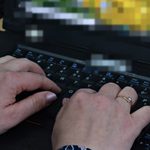 Wykorzystali łatwowierność kobiety. Straciła 140 tys. zł