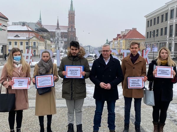 Najwyższa od 21 lat inflacja, ceny wcale nie spadają - twierdzą 