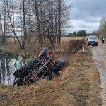 Przewrócony ciągnik, a obok zwłoki mężczyzny