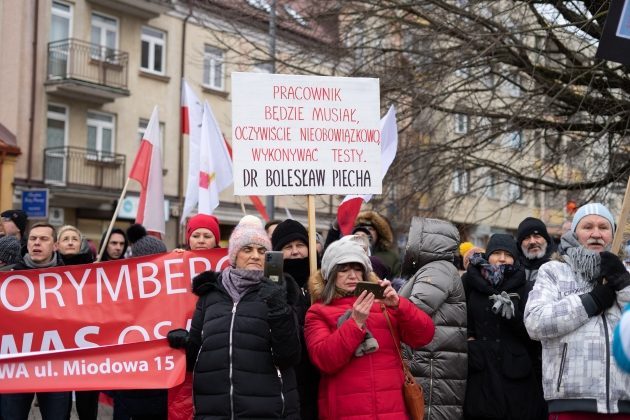 Marsz i protest w obronie lekarki, która odradza szczepionki [ZDJĘCIA]