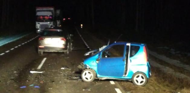 Zderzenie czołowe dwóch pojazdów na trasie Augustów-Lipsk