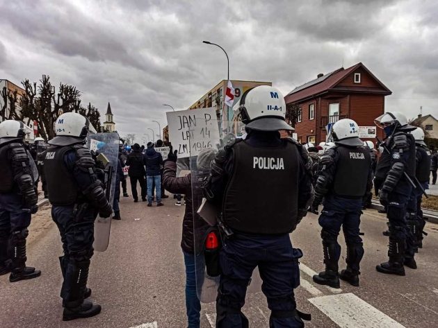 Po marszu w Hajnówce. Więcej interwencji w stosunku do blokujących niż narodowców