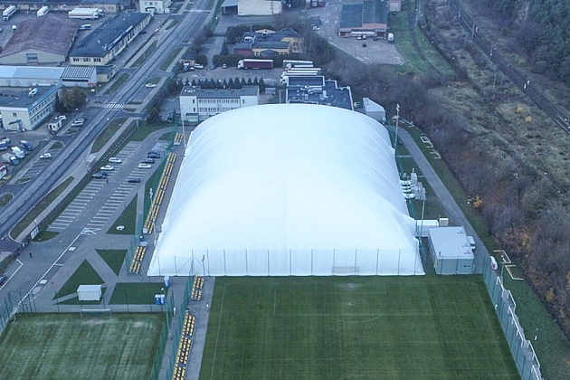 Kibice pomogą w posprzątaniu zawalonego "balonu". Przyda się każda para rąk