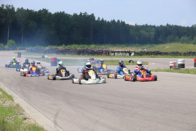 Dzień Kobiet w klimacie motoryzacyjnym i jazdy gokartami, czyli marzec na Torze Białystok