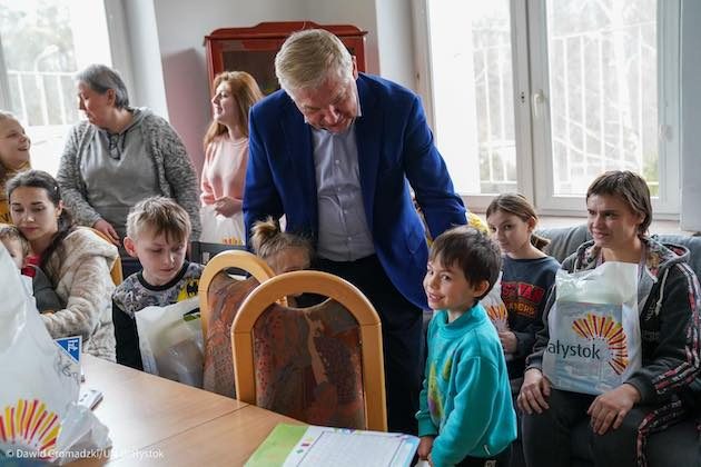 Tadeusz Truskolaski przywitał dzieci, które przyjechały do nas z ukraińskiego domu dziecka