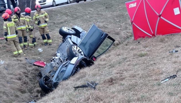 Śmiertelny wypadek. Osobówka zderzyła się z ciężarówką