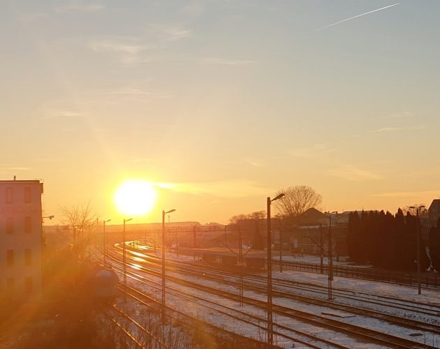 Przed nami piękny i słoneczny dzień. Ale za to mroźny