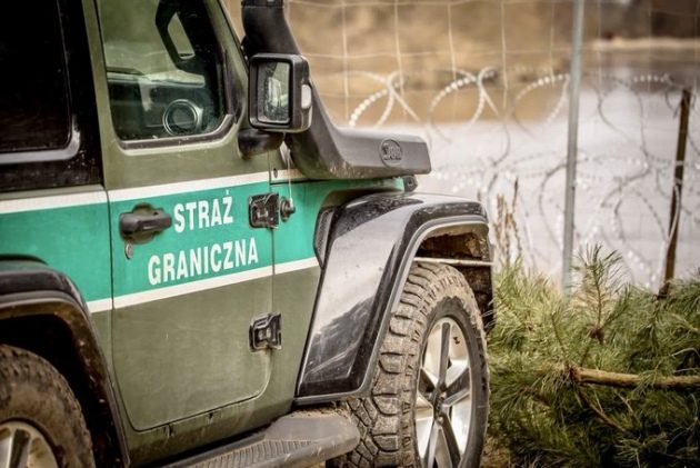 Atak na policję na polsko-białoruskiej granicy. Jeden funkcjonariusz w szpitalu