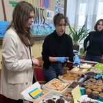 Kwesta do puszki, kiermasz ciast i inne akcje – białostocka młodzież pomaga Ukrainie