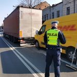 Busem najechał na naczepę. 2 osoby trafiły do szpitala