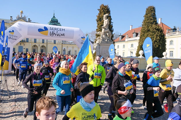 Białostoczanie pokazali solidarność z Ukrainą. Wystartowali w specjalnym biegu [ZDJĘCIA]