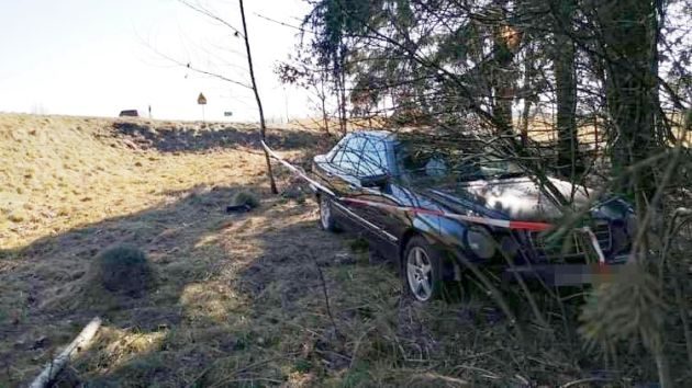 Samochód z dwójką Ukraińców wpadł do rowu. Trafili do szpitala