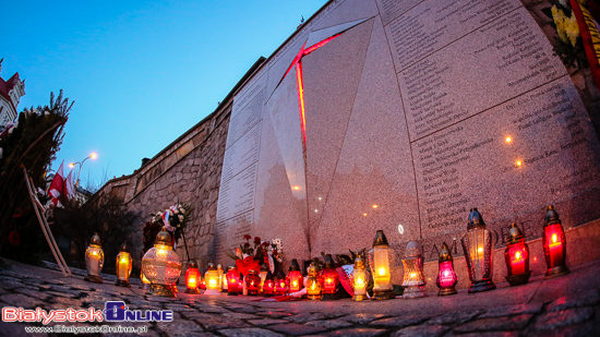 12 lat temu pod Smoleńskiem runął prezydencki samolot. Obchody