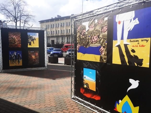 "Nie zamykaj oczu" - plakaty wspierające Ukrainę