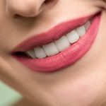 Nić dentystyczna - dlaczego warto jej używać i jaką wybrać?