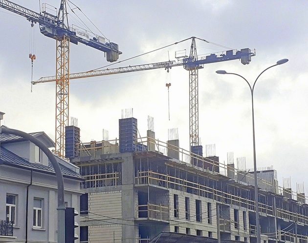Z początkiem roku rozpoczęto budowę 2 tys. mieszkań w Podlaskiem. Ile oddano do użytku?