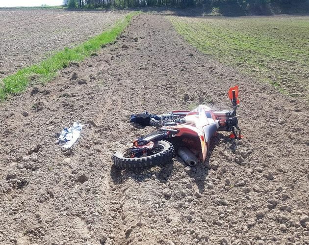 Jeździli crossami po polach. Teraz odpowiedzą przed sądem