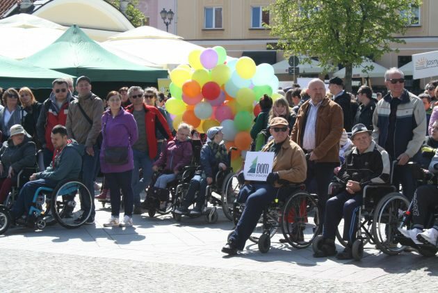 Święto niepełnosprawnych. Był marsz i festyn w centrum miasta [ZDJĘCIA]