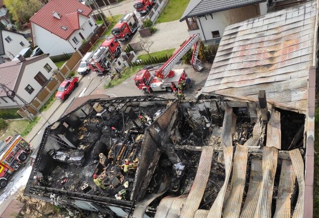 Kłęby dymu nad Grabówką. Niemal 50 strażaków walczyło z pożarem 