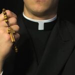 Ksiądz podejrzany o wykorzystywanie seksualne chłopca trafił do aresztu