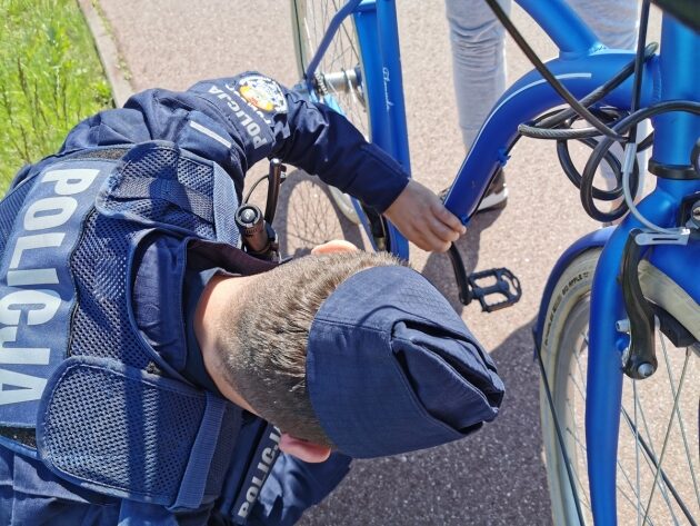 Policjanci zachęcają do znakowania i zabezpieczania rowerów
