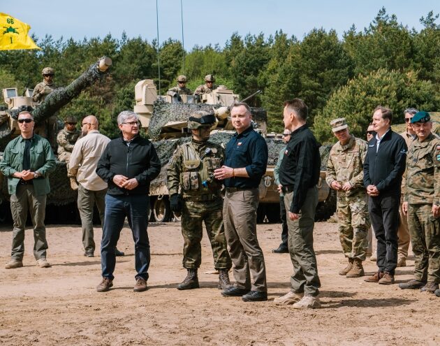 Prezydent Duda i minister Błaszczak na ćwiczeniach Defender Europe nad rzeką Narew