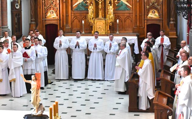 Alumni przyjęli święcenia. Przybyło też czterech nowych kapłanów